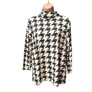 Its Simpli Zen turtleneck cream/Black super Soft Like New PTP 20’L25’ L